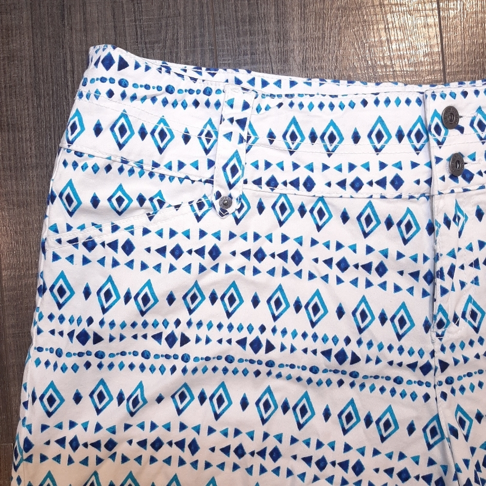 Revolution By Ricki's Brooke Shorts Diamond Print Mid Rise Stretchy White Blue - Picture 2 of 10